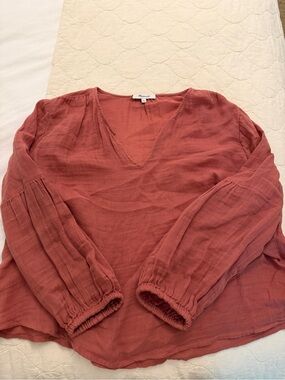 Madewell Lightweight V-Neck Long Sleeve Top in Rosewood
